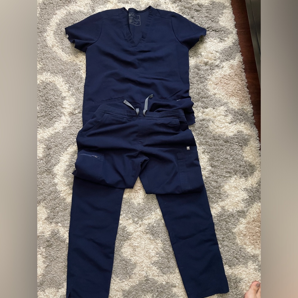 EUC Figs Scrub Set